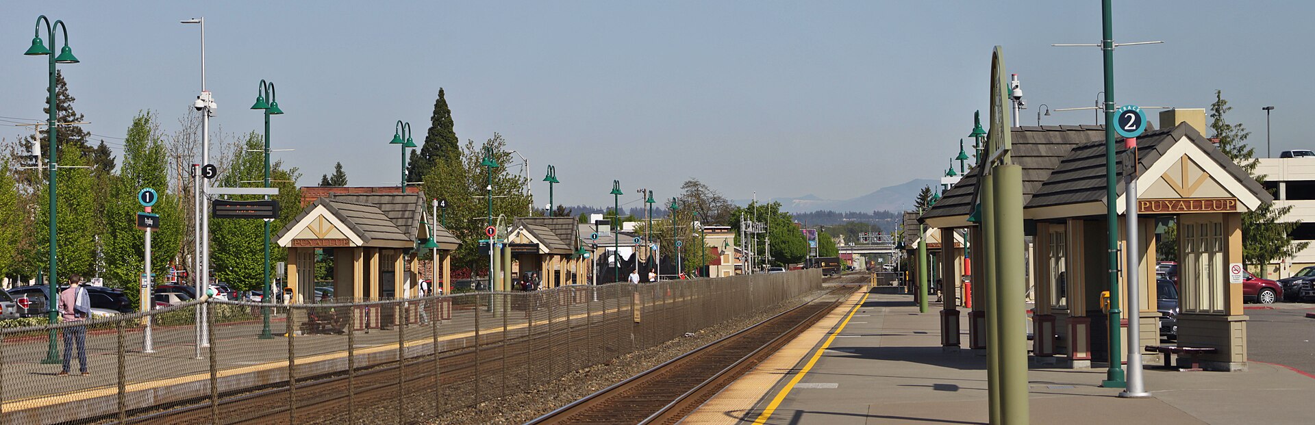 Puyallup station platform in Puyallup, Washington